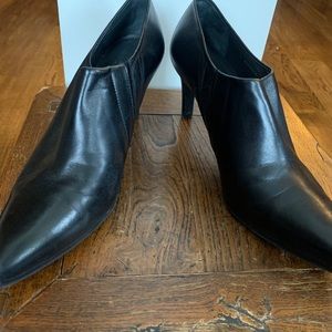 Women’s Stuart Weitzman dress shoes